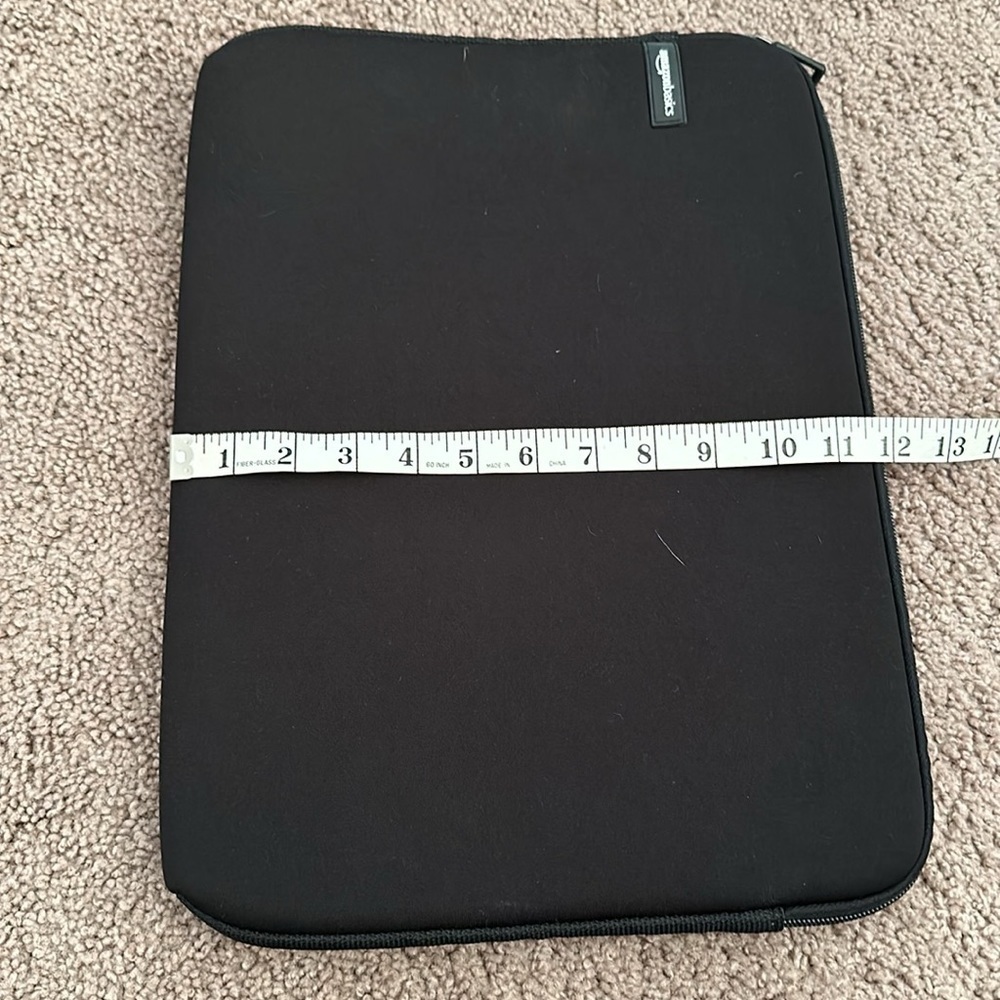 Amazon Essentials Black Soft Travel Laptop Case - Picture 4 of 7